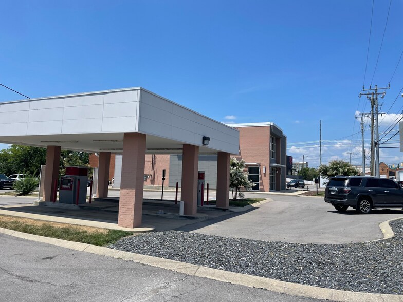 More Photos Of 1915 Glen Echo Rd, Nashville Bank For Sale