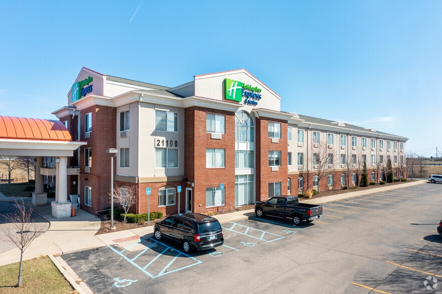 More Photos Of 21100 Haggerty Rd, Northville Hotel For Sale