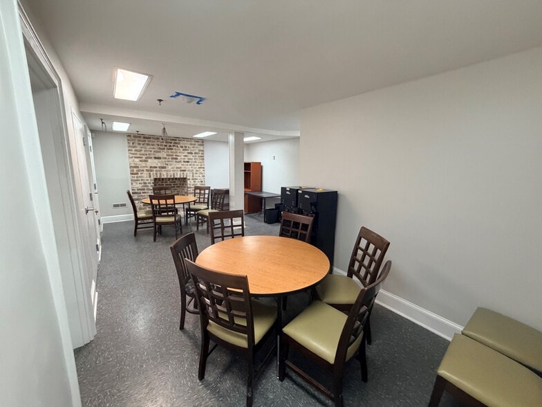 More Photos Of 21 Barnard St, Savannah Office For Lease