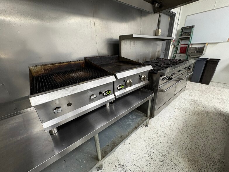 More Photos Of 813 W 39th St, Norfolk Restaurant For Sale