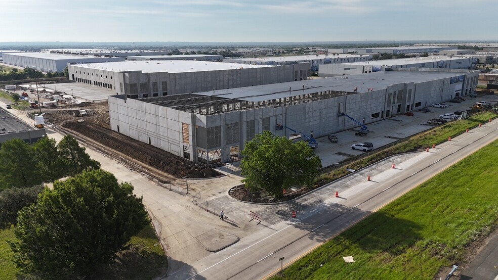 More Photos Of 7901 South Fwy, Fort Worth Unknown For Lease