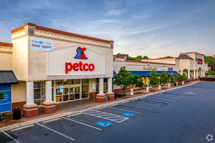 More Photos Of 3333-3351 Pineville Matthews Rd, Charlotte Unknown For Lease