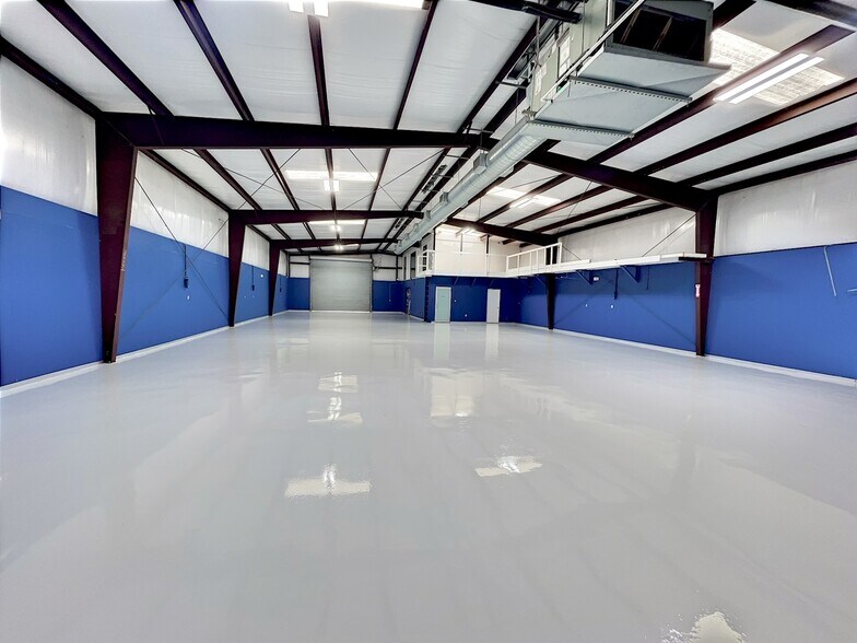 More Photos Of 9333 Alberene Dr, Houston Warehouse For Lease