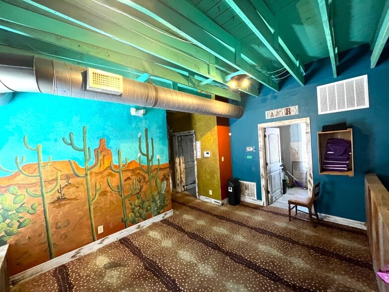 More Photos Of 318 N Chadbourne St, San Angelo Storefront For Sale