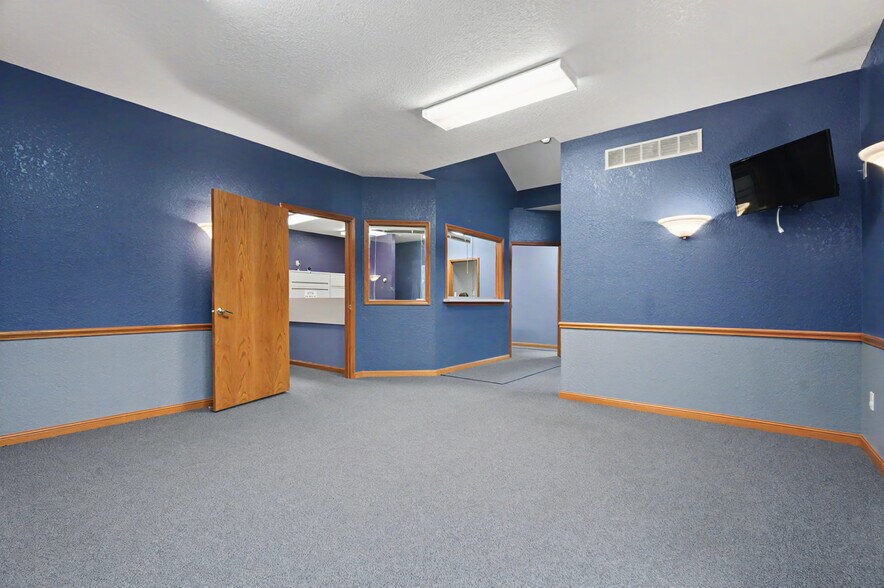 More Photos Of 819 Southwestern Run, Youngstown Medical For Sale