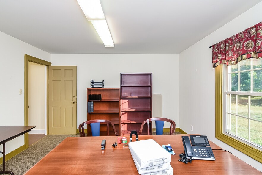 More Photos Of 1900 E Parham Rd, Henrico Office For Sale