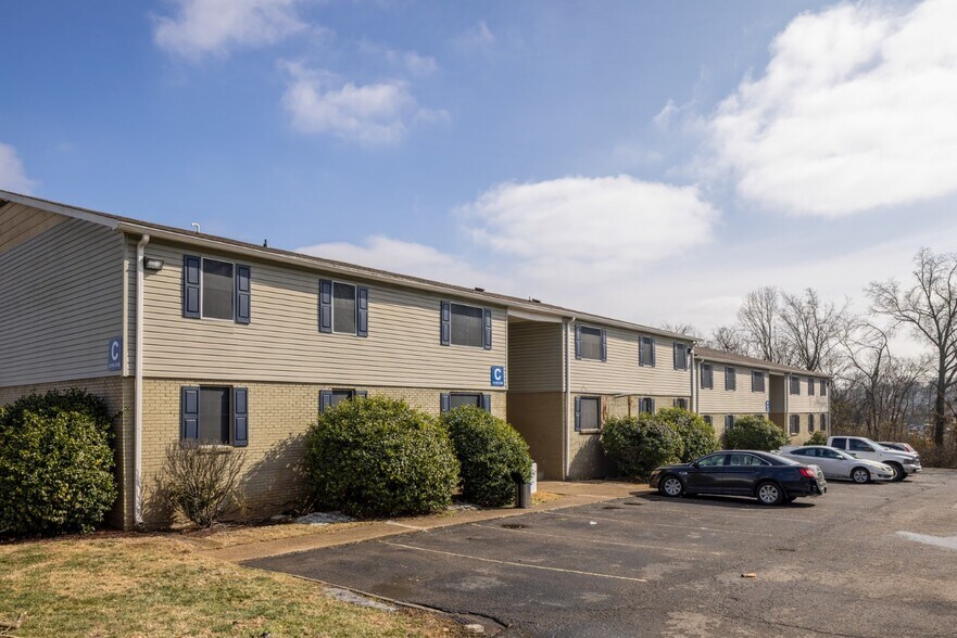 More Photos Of 110 Archwood Pl, Madison Apartments For Sale