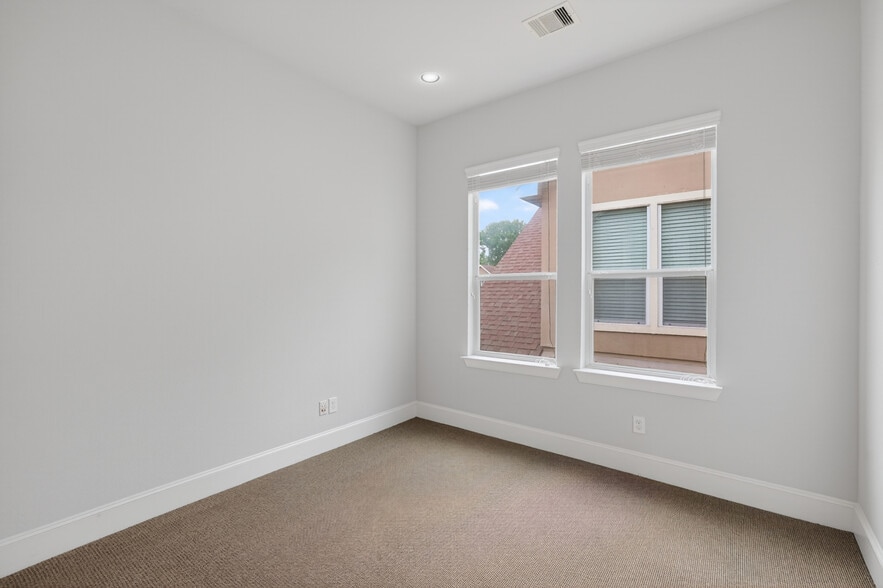 More Photos Of 25511 Budde Rd, The Woodlands Office For Sale