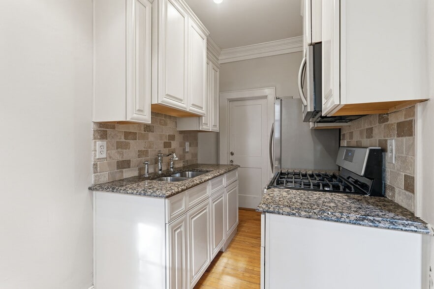 More Photos Of 916 Bromley Rd, Charlotte Apartments For Sale