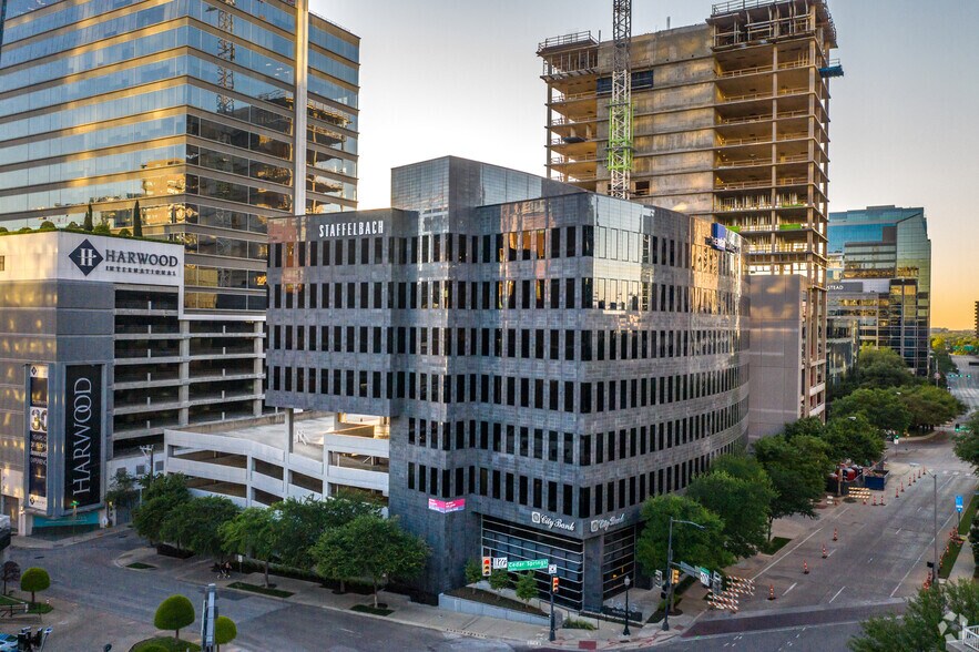 More Photos Of 2525 McKinnon St, Dallas Office For Lease