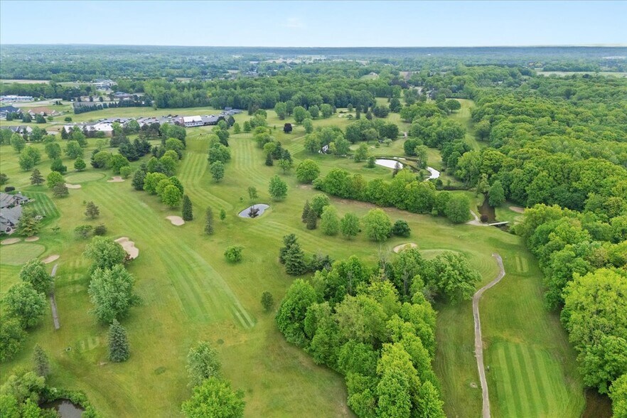 More Photos Of 9512 E Lippincott Blvd, Davison Golf Course Driving Range For Sale