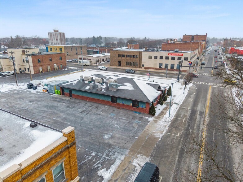 More Photos Of 212 Main St, Oneida General Retail For Sale