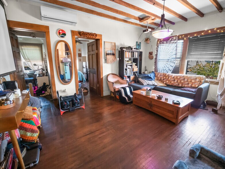 More Photos Of 1944 E 4th St, Long Beach Storefront Retail Residential For Sale