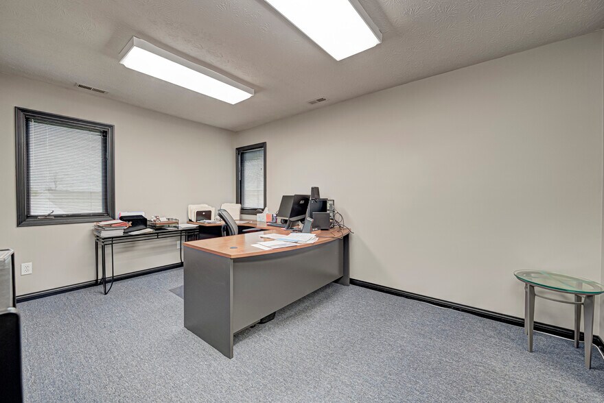 More Photos Of 4582 Northwest Plaza West Dr, Zionsville Office For Lease