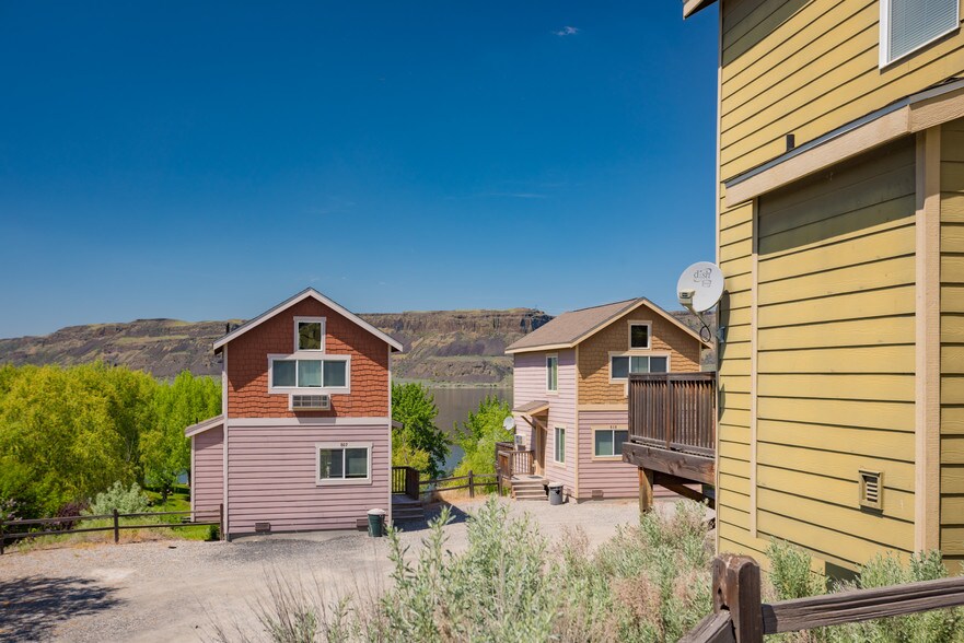 More Photos Of 57662 N Hwy 155 N, Electric City Hotel For Sale