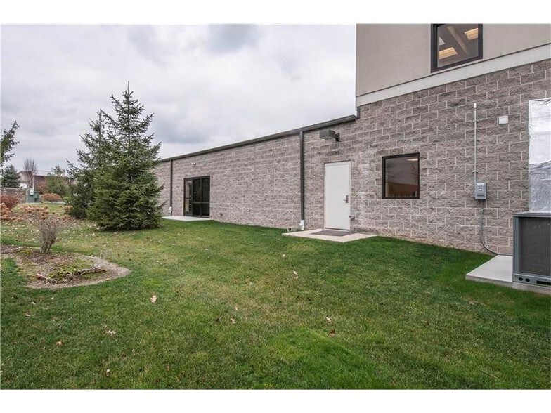 More Photos Of 8057 Rowan Rd, Cranberry Township Office For Sale