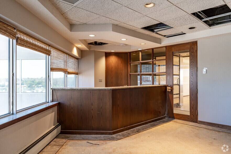 More Photos Of 801-803 W Big Beaver Rd, Troy Office For Lease