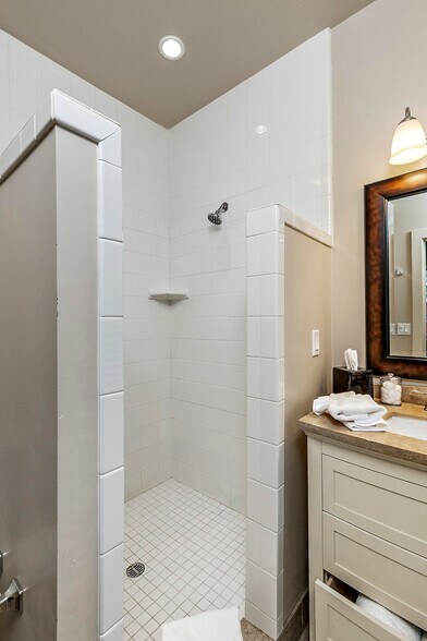 More Photos Of 240 E California St, Jacksonville Hotel For Sale