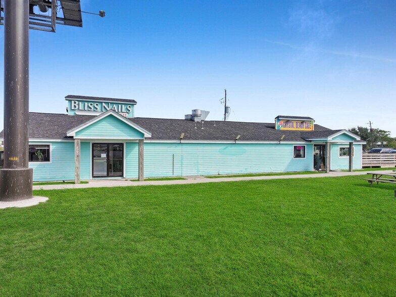 More Photos Of 1923 Hwy 87, Crystal Beach Freestanding For Sale