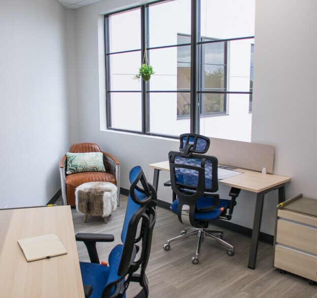 More Photos Of 136 4th St N, Saint Petersburg Coworking Space