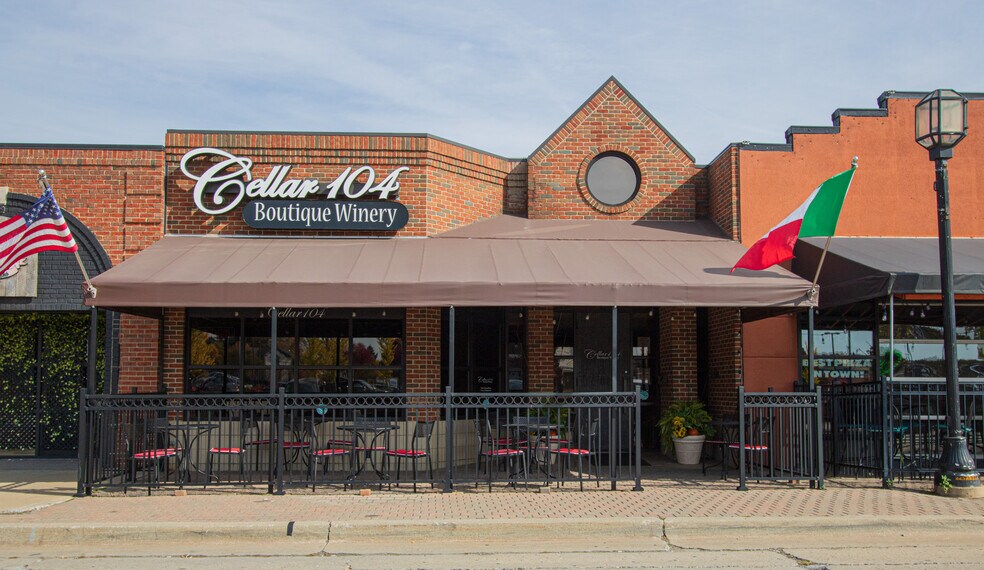 More Photos Of 104 Macomb Pl, Mount Clemens Restaurant For Sale