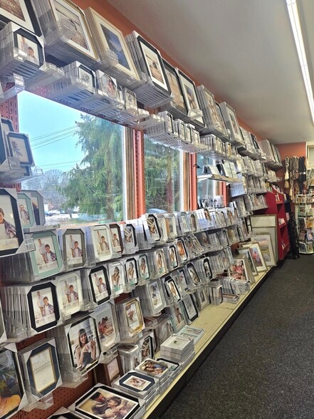 More Photos Of 242 Vineyard Haven Rd, Edgartown Storefront For Sale