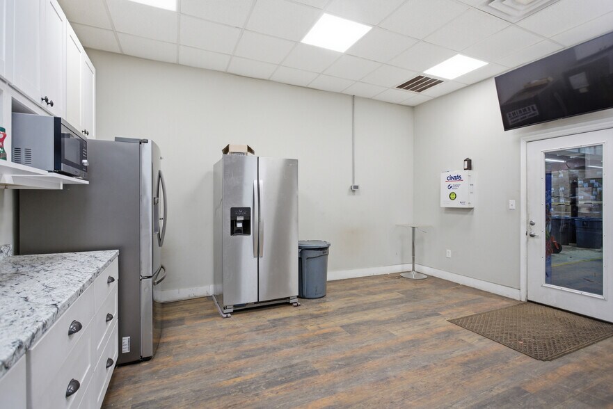 More Photos Of 810 Shiloh Rd, Piedmont Warehouse For Sale