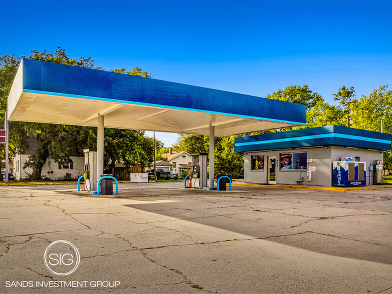 Primary Photo Of 415 E Kansas Ave, Mcpherson Service Station For Sale