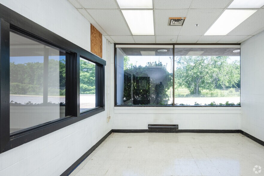 More Photos Of 90 Christ School Rd, Arden Distribution For Sale