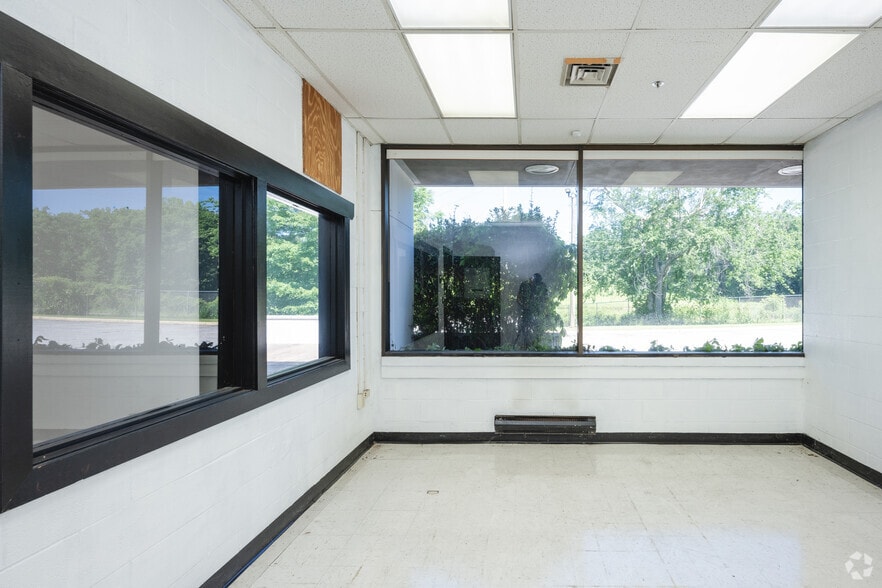 More Photos Of 90 Christ School Rd, Arden Distribution For Lease
