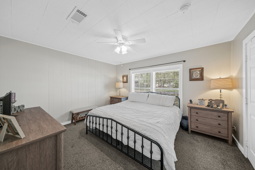 More Photos Of 3027 Poppy St, Needville Apartments For Sale