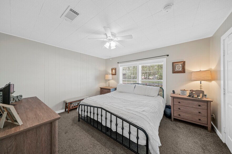 More Photos Of 3027 Poppy St, Needville Apartments For Sale
