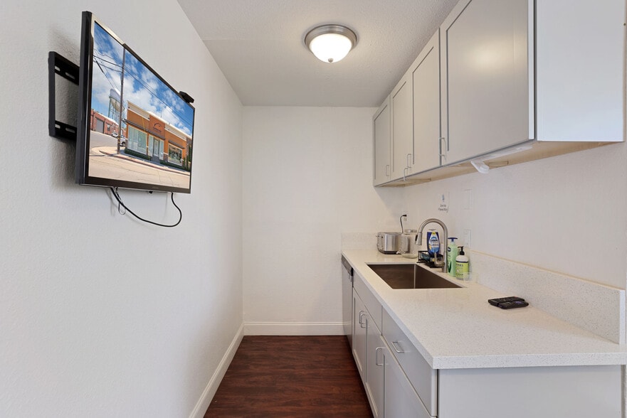 More Photos Of 702-714 W Fremont St, Stockton Light Distribution For Lease