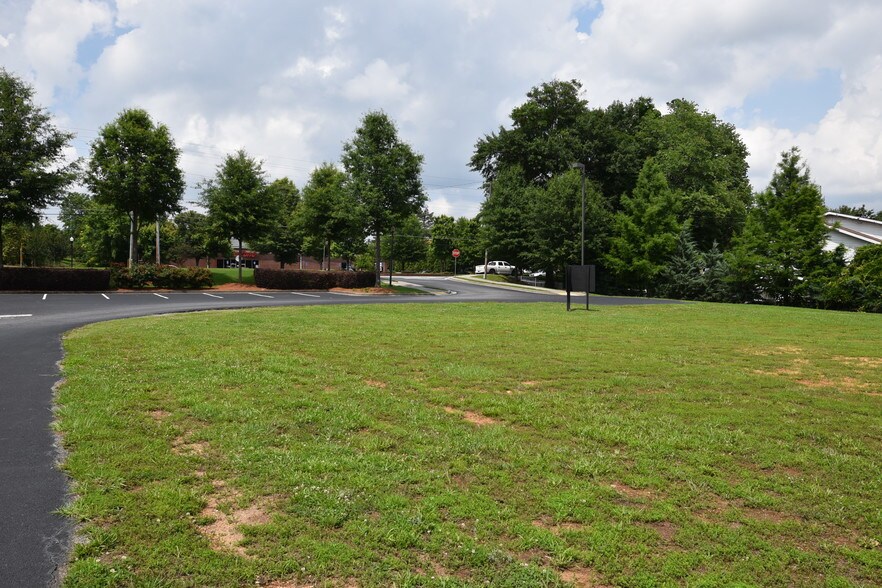 More Photos Of 735 N Main St, Alpharetta Unknown For Lease