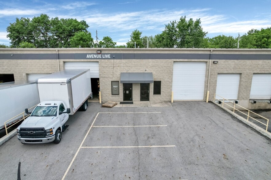 More Photos Of 2135 S James Rd, Columbus Warehouse For Lease