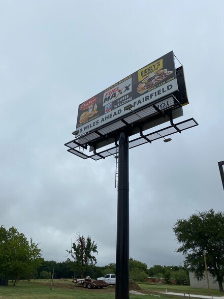 More Photos Of 1309 E Milam St, Mexia General Retail For Sale