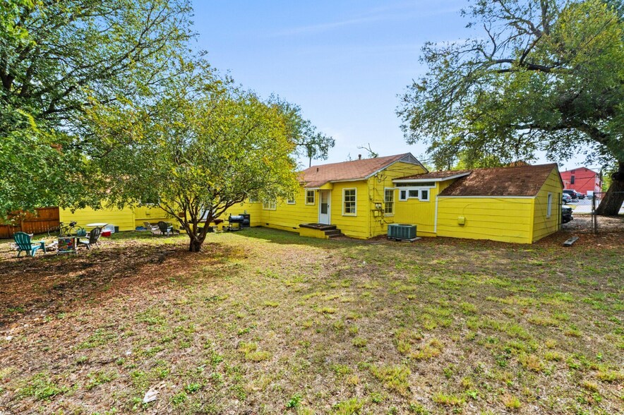 More Photos Of 2710 Manor Rd, Austin Office For Sale