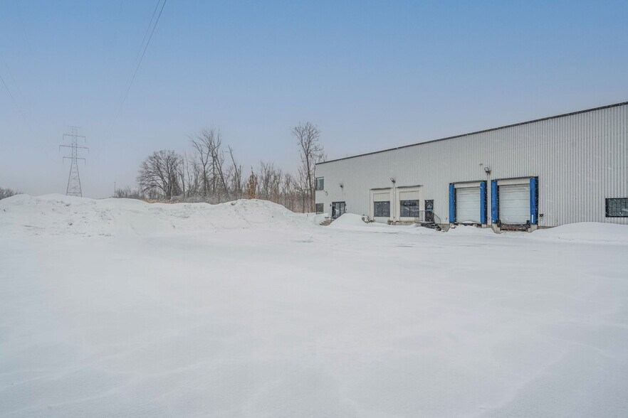 More Photos Of 50 Rue de Lauzon, Boucherville Flex For Lease