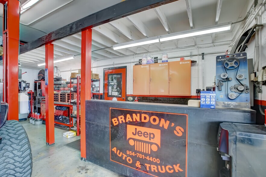 More Photos Of 530 S Dixie Hwy W, Pompano Beach Auto Repair For Sale