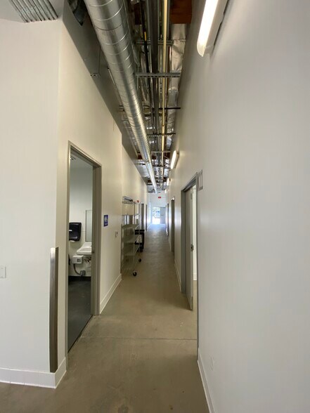 More Photos Of 2864 N High St, Columbus General Retail For Sale