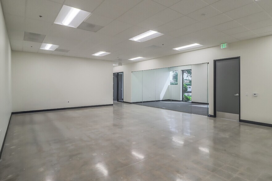 More Photos Of 12740 San Fernando Rd, Sylmar Warehouse For Lease