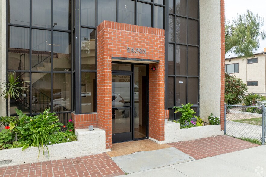 More Photos Of 24303 Walnut St, Santa Clarita Office For Lease