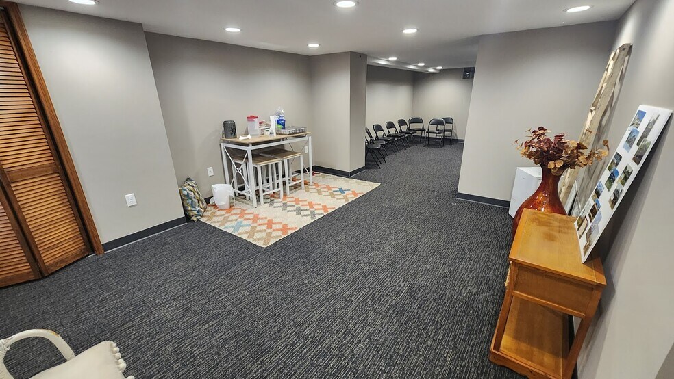 More Photos Of 444 N 12th Ave N, South Saint Paul Office For Lease