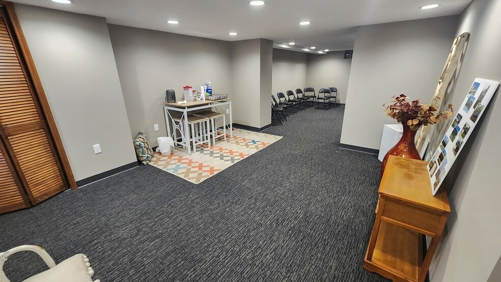 More Photos Of 444 N 12th Ave N, South Saint Paul Office For Sale