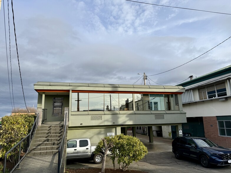 More Photos Of 415 Pine St, Mount Vernon Office For Sale