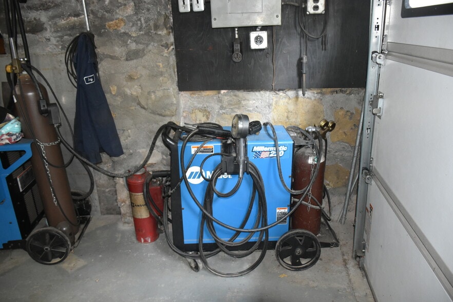 More Photos Of 4592 S Delaware Dr, Easton Auto Repair For Sale