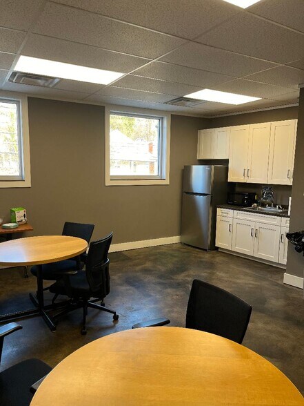 More Photos Of 1545 Hansford St, Charleston Light Distribution For Sale