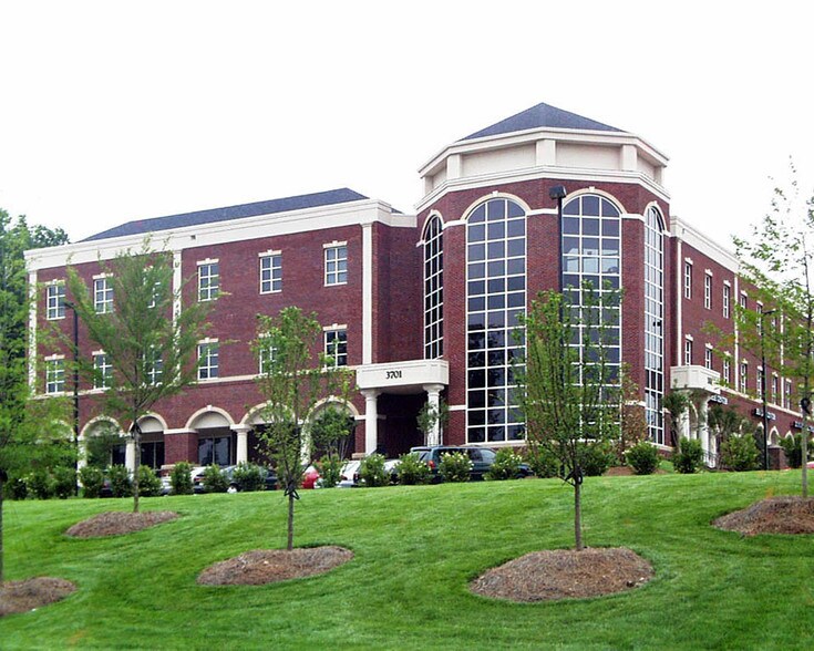 Primary Photo Of 3701 NW Cary Pky, Cary Medical For Lease