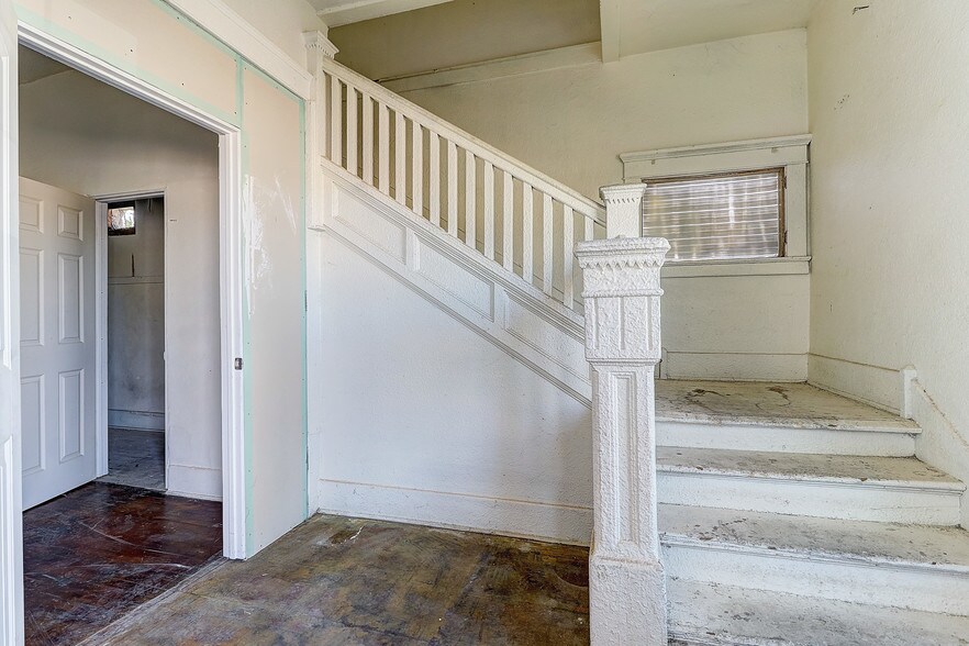 More Photos Of 2021 W Washington St, Phoenix Multifamily For Sale