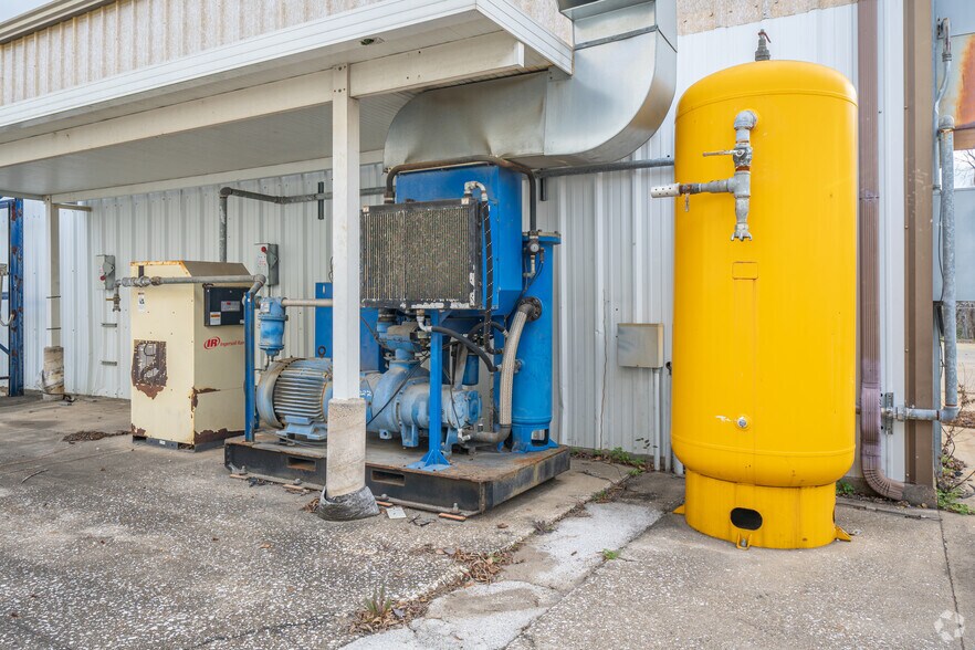 More Photos Of 1305 W Jackson Ave, Pasadena Manufacturing For Sale